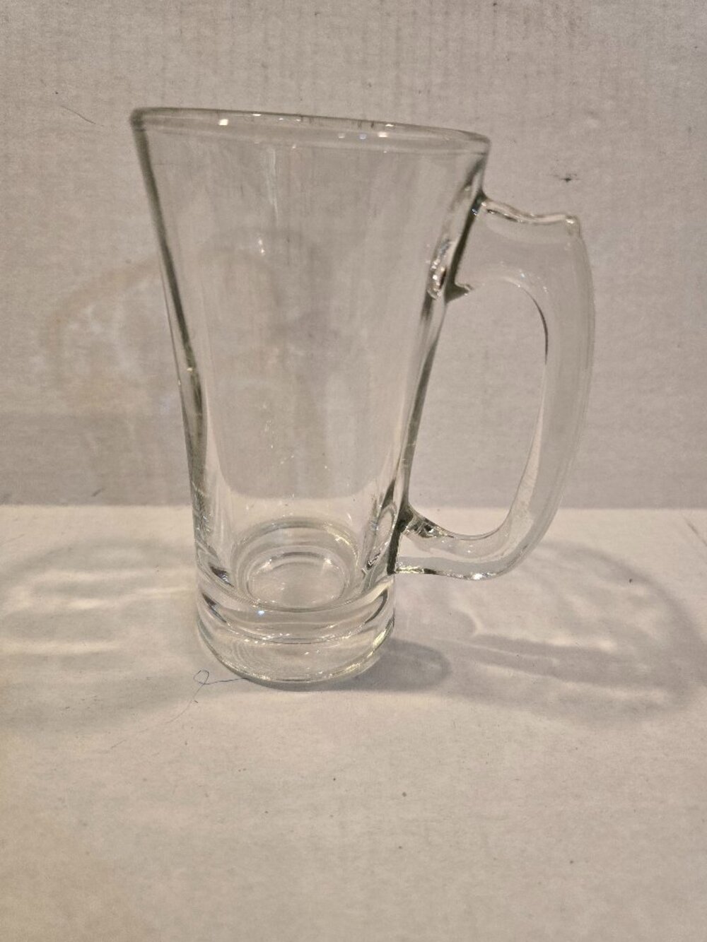 Libby 5202 10 oz. Flared Beer Mug Hourglass Shape Handle with Thumb Rest